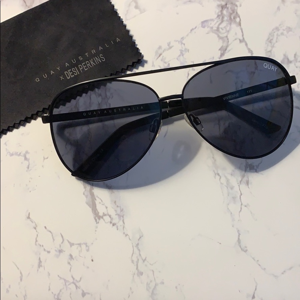 QUAY AUSTRALIA VIVIENNE Aviator Sunglasses